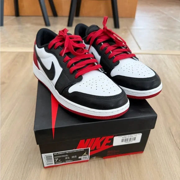 Nike Air Jordan 1 Retro Low OG "Black Toe" Size 7Y - Picture 2 of 10